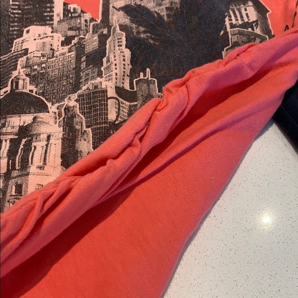 Bench tee and cropped pants - Picture 6 of 9